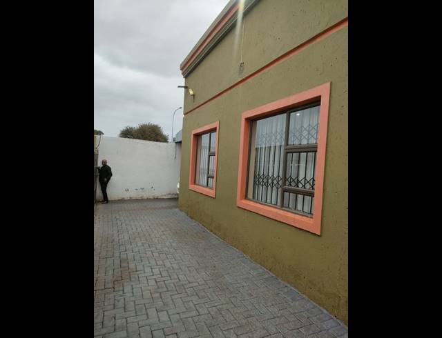 6 BEDROOM HOUSE FOR SALE IN ENNERDALE EXT 8